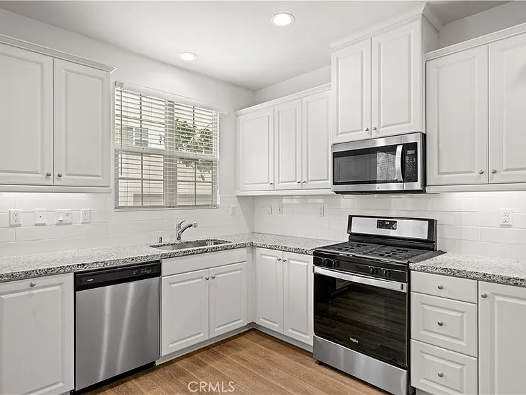 398 Sunrise Ln — Photo 7