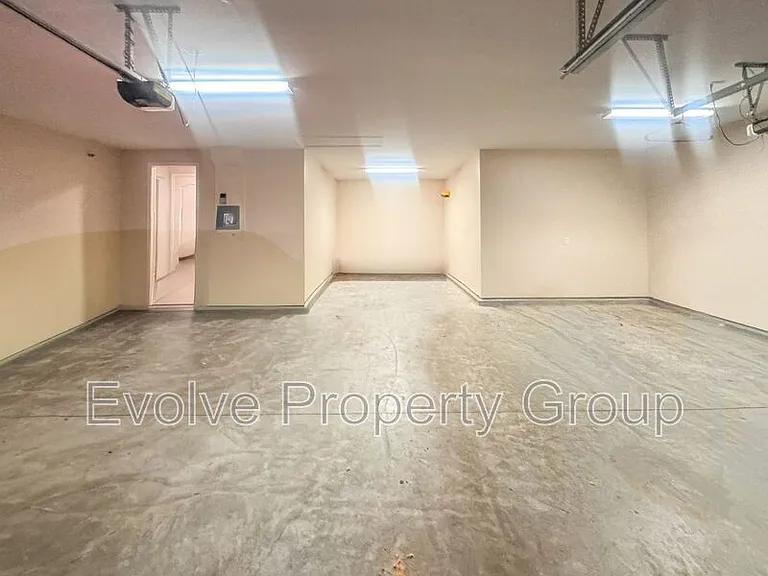 231 Flach Dr — Photo 4