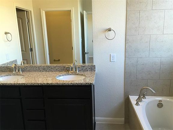 5th image of 2912 Tempe Dr