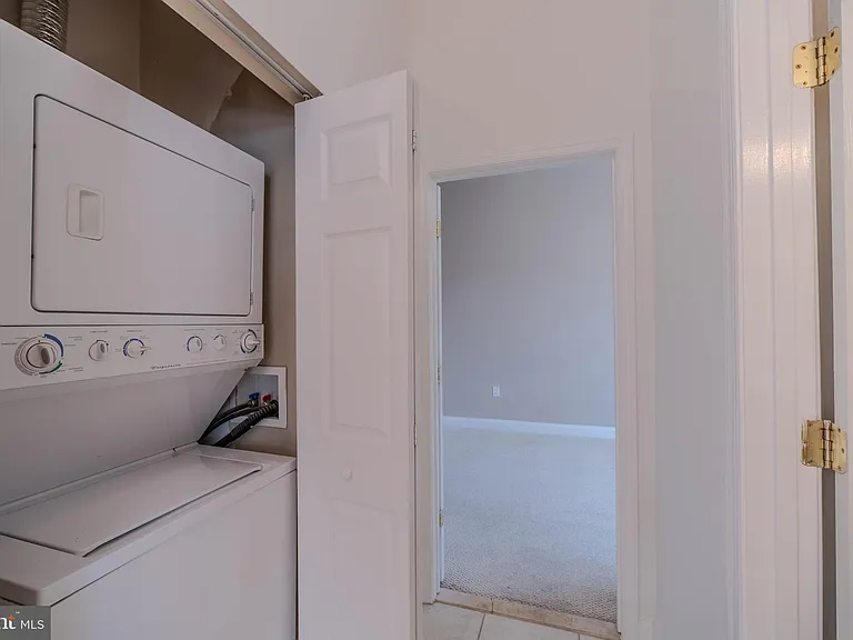 1629 L St NE #305 — Photo 25