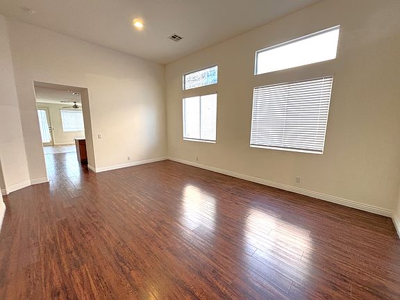 4th image of 9854 Ridge Hill Ave