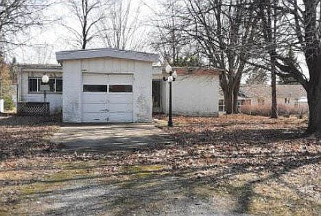 1st image of 160 Parker Ave