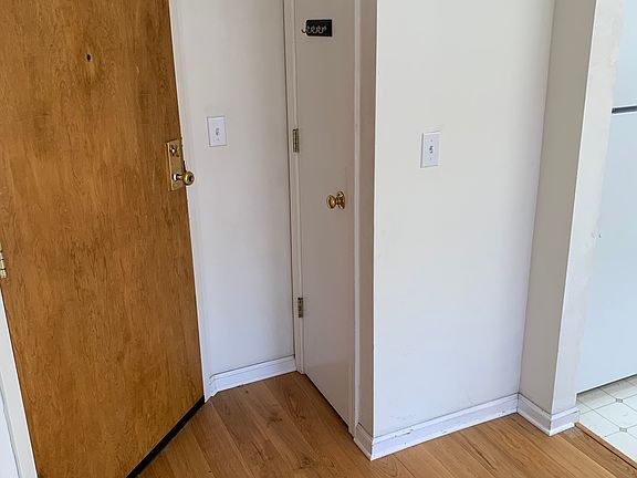 2nd image of 225 Pierce St #10