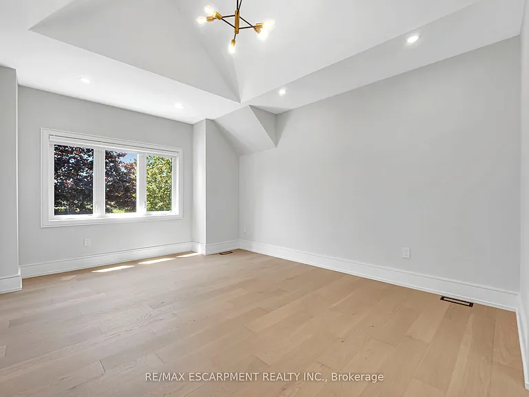 221 Morden Rd E — Photo 34