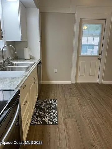 2206 Irwin St — Photo 6