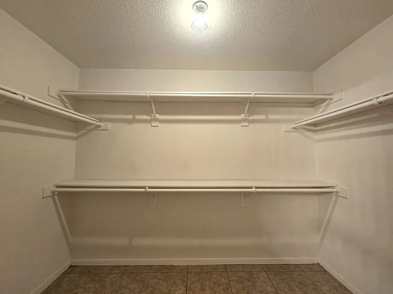 5705 Mandalay — Photo 21