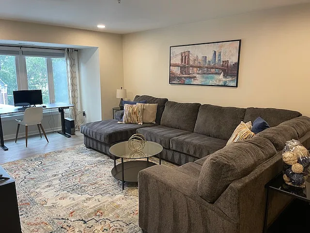 2 bed, 950 sqft, $3,250 — Photo 1