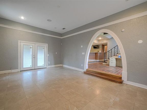 5th image of 2424 Southmore Blvd