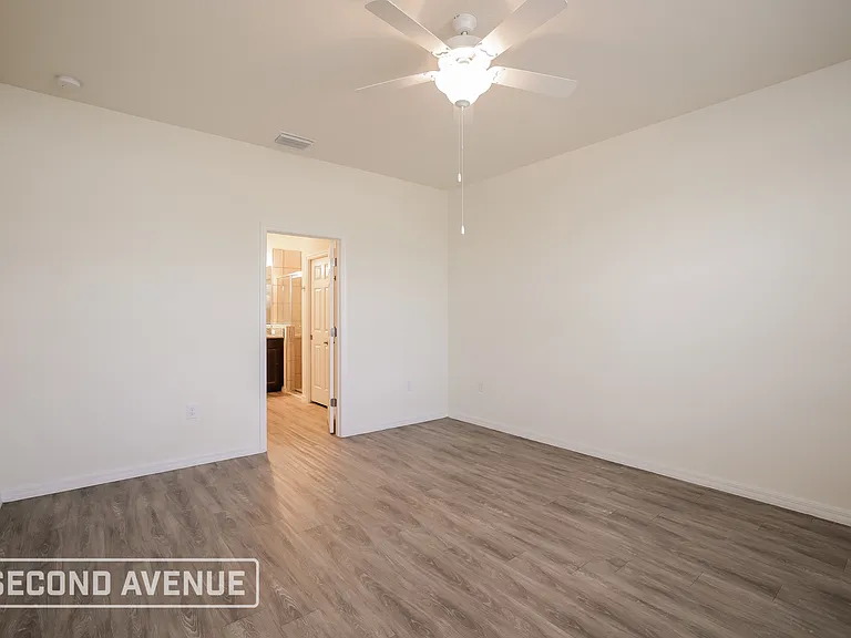 2721 NW 18th Pl — Photo 12