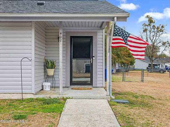 3rd image of 407 Dennis Road