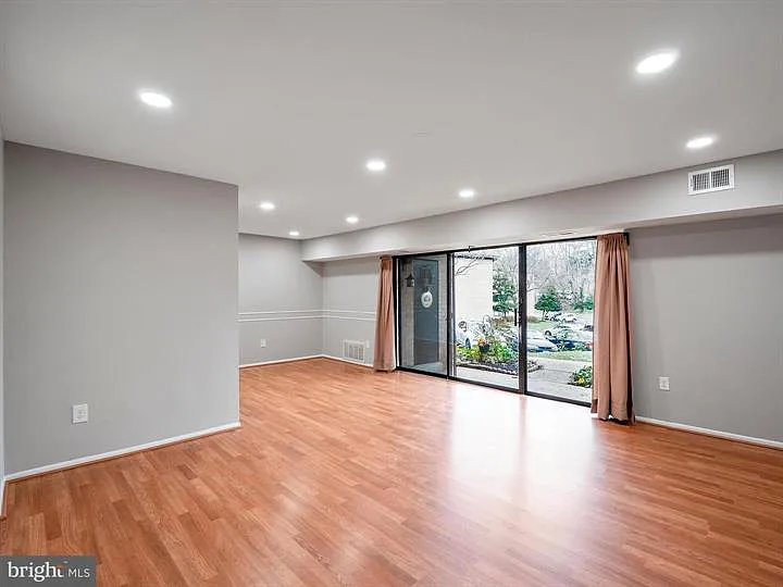 2 bed, 925 sqft, $2,750 — Photo 3