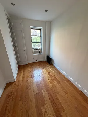 Bedroom, photo 1