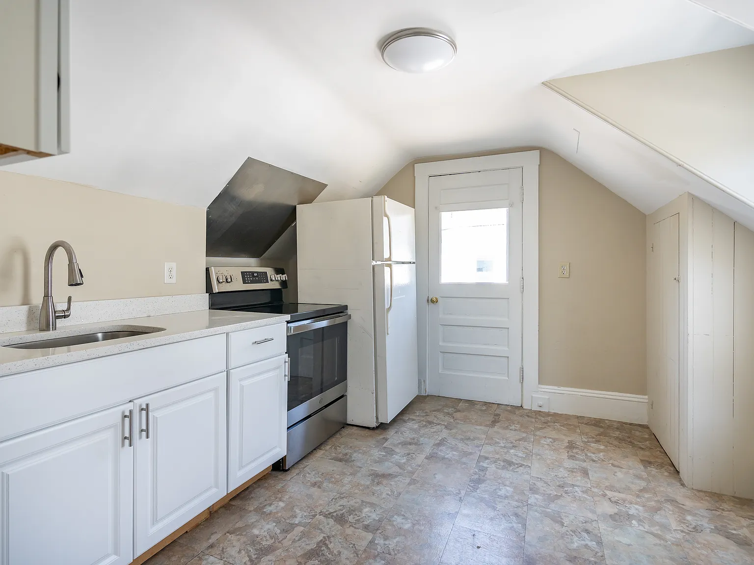 1 bed, 500 sqft, $1,900 — Photo 4
