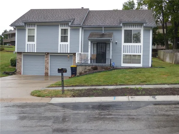 1901 Mersington Ct, Kansas City, MO 64127