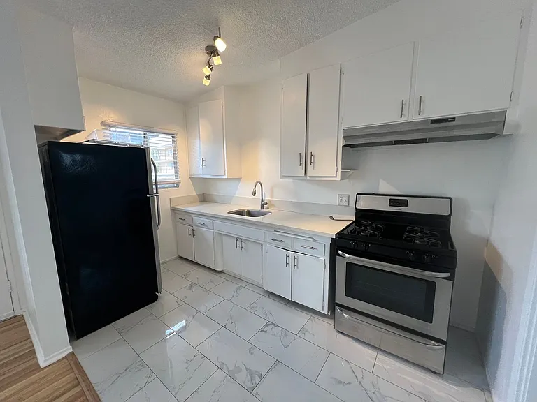 Glendale Terrace Apartments - AC Townhomes LLC — Photo 7