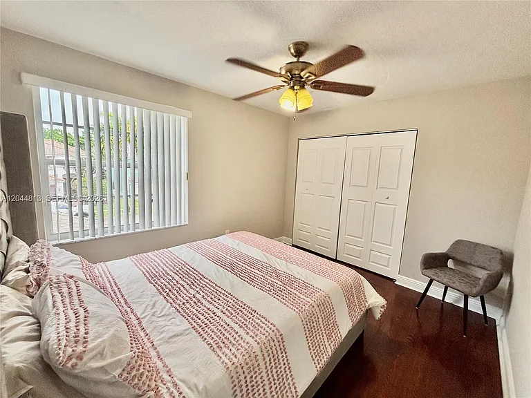9109 Dupont Pl — Photo 33