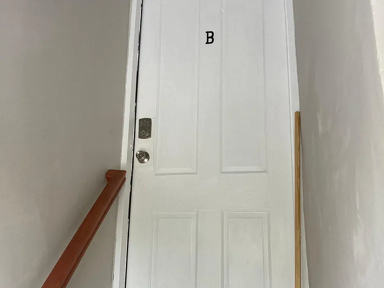 1112 Appleton Ave #B — Photo 3