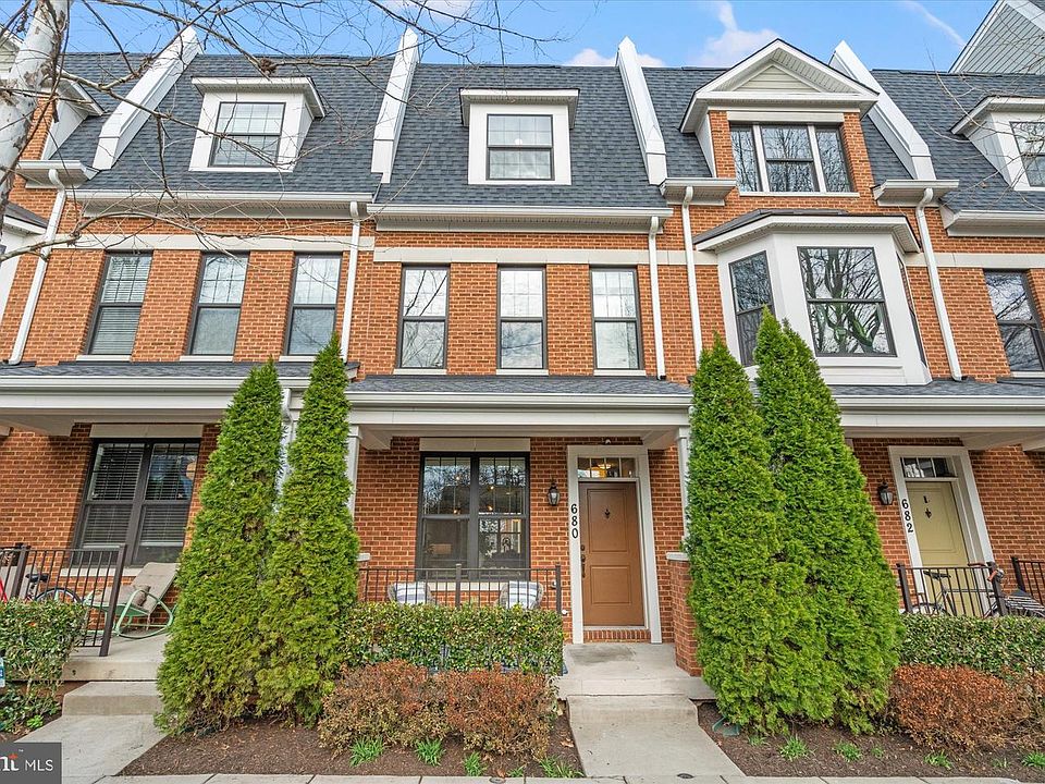 1st image of 680 Kenneth St NE