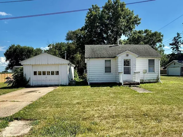 304 E Ames St, Yates City, IL 61572