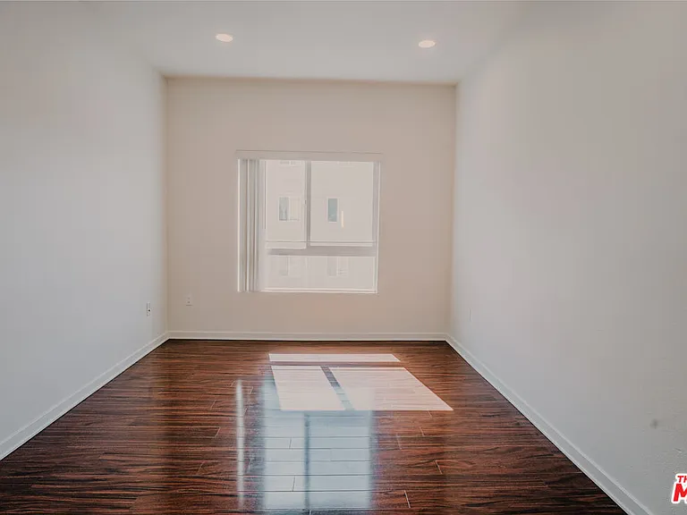 12132 Hart St #301 — Photo 12