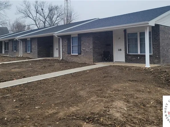 114 N Locust St, Sweet Springs, MO 65351