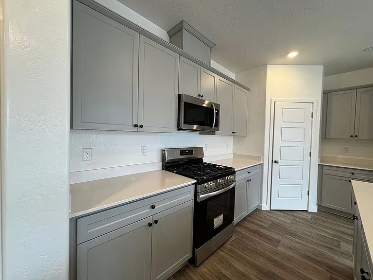 997 W Pioneer Dr — Photo 11