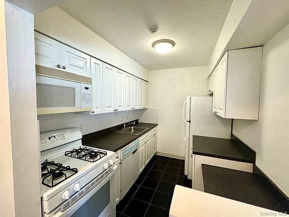 2nd image of 71 Pointe Circle S #71