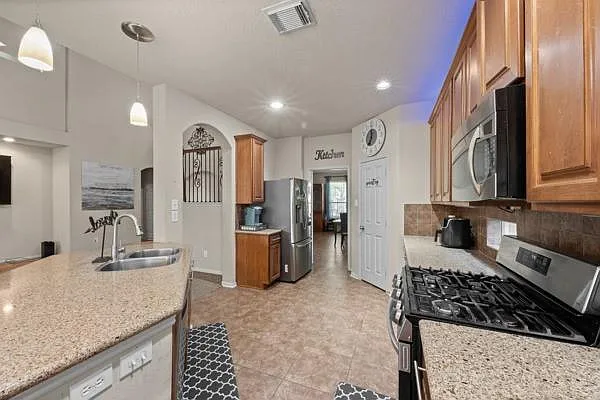 15818 Mossy Shores Ct — Photo 19