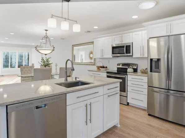 62 Knolls Drive, Stony Brook, NY 11790