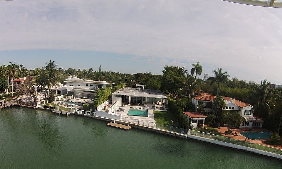 1st image of 560 Lakeview Dr