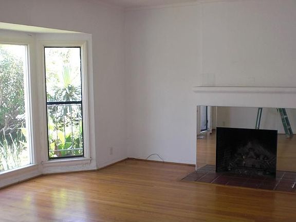 4th image of 2153 Prosser Ave