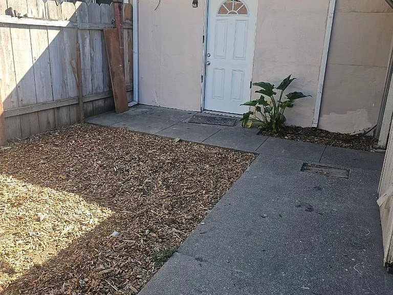 833 W 4th Ave — Photo 1
