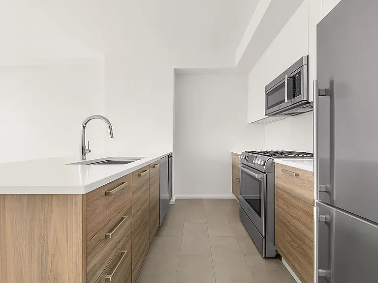 40 Pinehurst Ave #5D — Photo 4