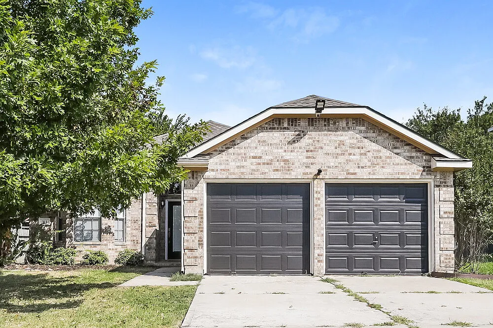 3 bed, 2.0 bath, 1706 sqft, $1,925 — Photo 1
