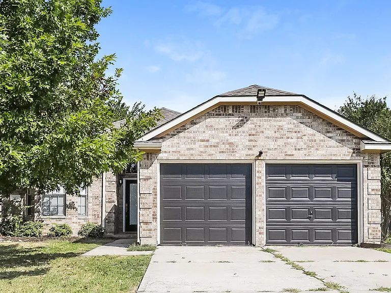 311 Lake View Dr — Photo 1