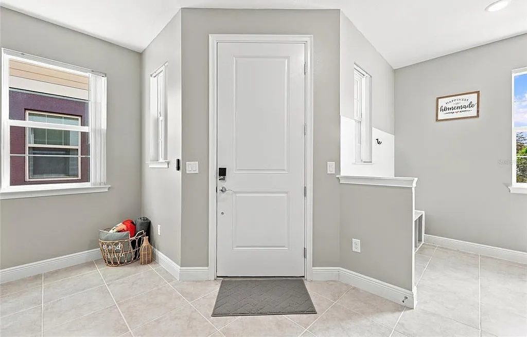 4 bed, 2.5 bath, 2160 sqft, $2,500 — Photo 3