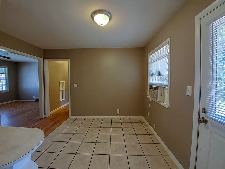 519 E Anna St — Photo 10