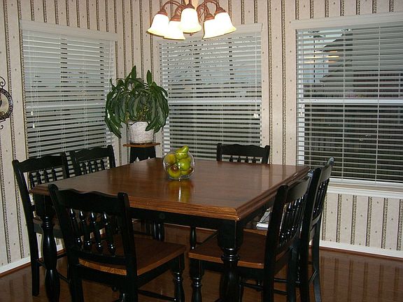 Great views of the lake from the breakfast nook