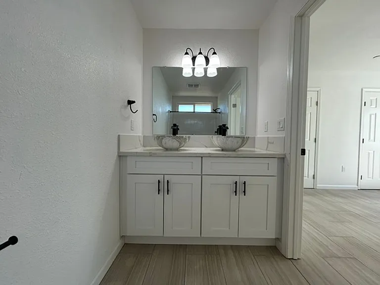 820 N Cypress St — Photo 11