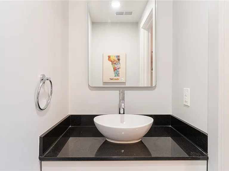 2545 Penn Ave #208 — Photo 12