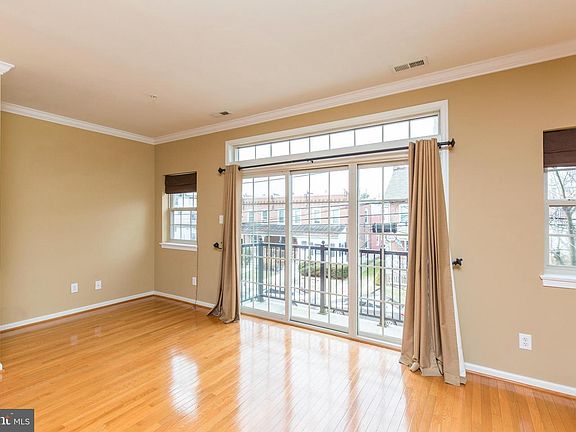 5th image of 318 Jefferson Ave #22