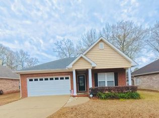 302 Petersburg Ct, Dothan, AL 36305