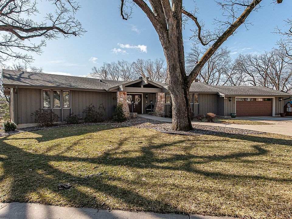 1st image of 701 4th St SW