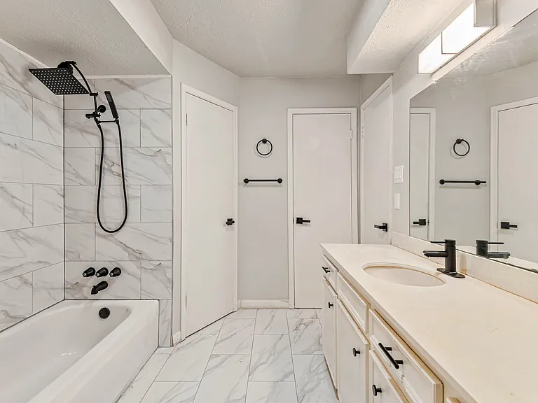 5715 Pinewood Springs Dr — Photo 24