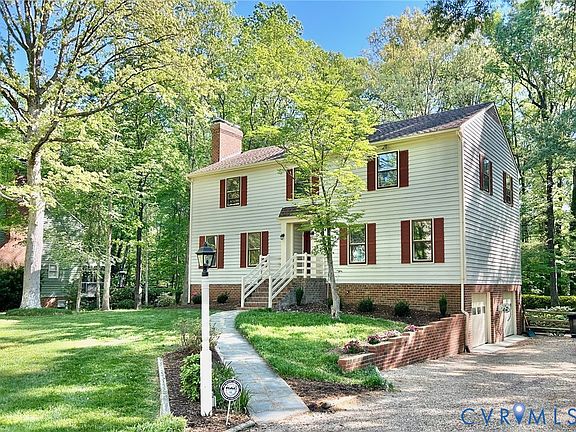 2nd image of 1723 Cloister Dr