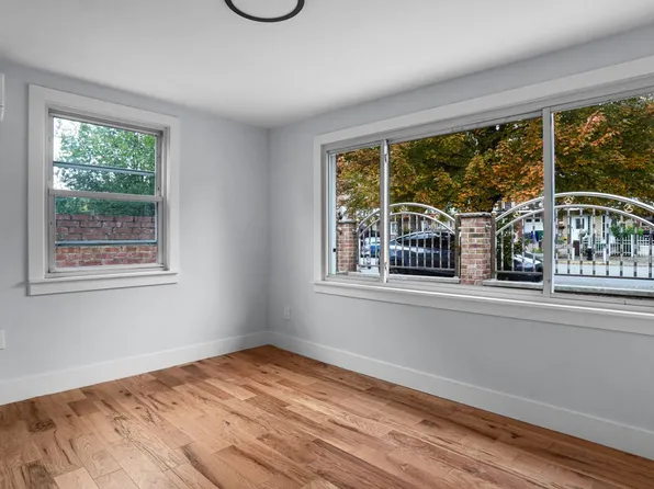 2738 Miles Avenue image 11 of 28