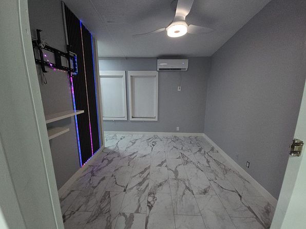 miami-florida-2057620878 picture