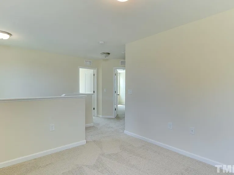 204 Loxton St — Photo 9