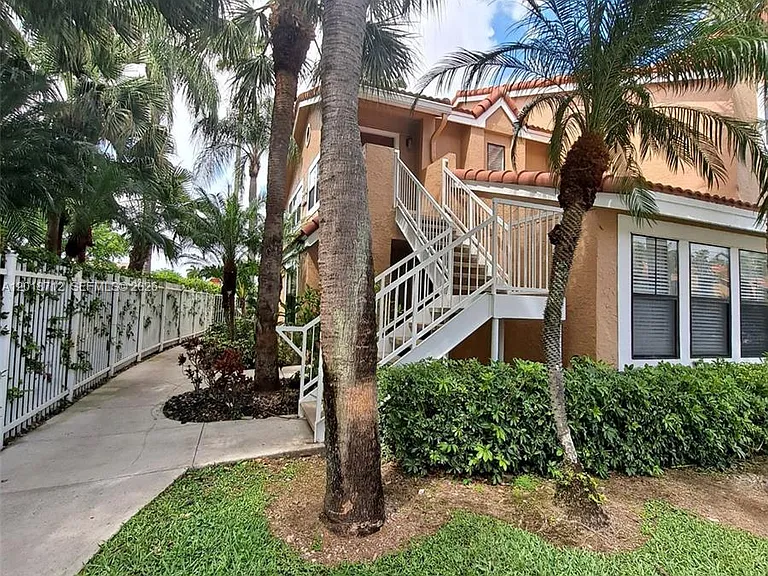 15581 SW 104th Ter #221 — Photo 1