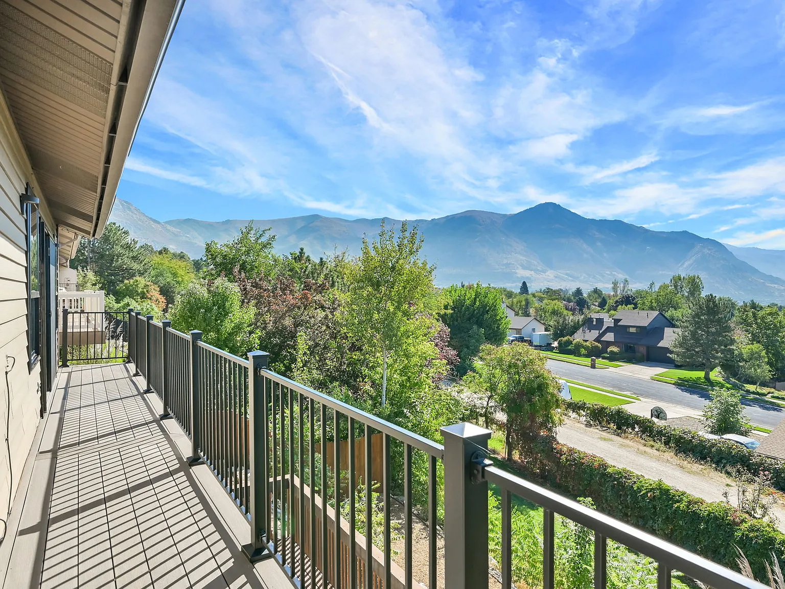 3 bed, 2500 sqft, $3,200 — Photo 3
